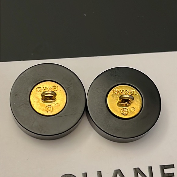 SOLDđź’” AUTHENTIC!! Lot Of 6 Chanel Vintage CC Buttons Gold Black 1990s - Picture 6 of 11